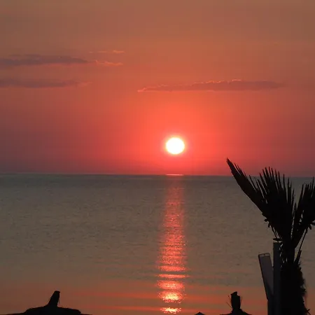 伊里奥罗玛豪华公寓 *